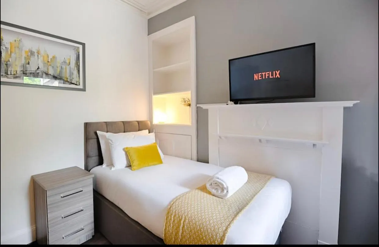 4 Bed Executive Style House - Near City Centre Swansea 0*,  United Kingdom
