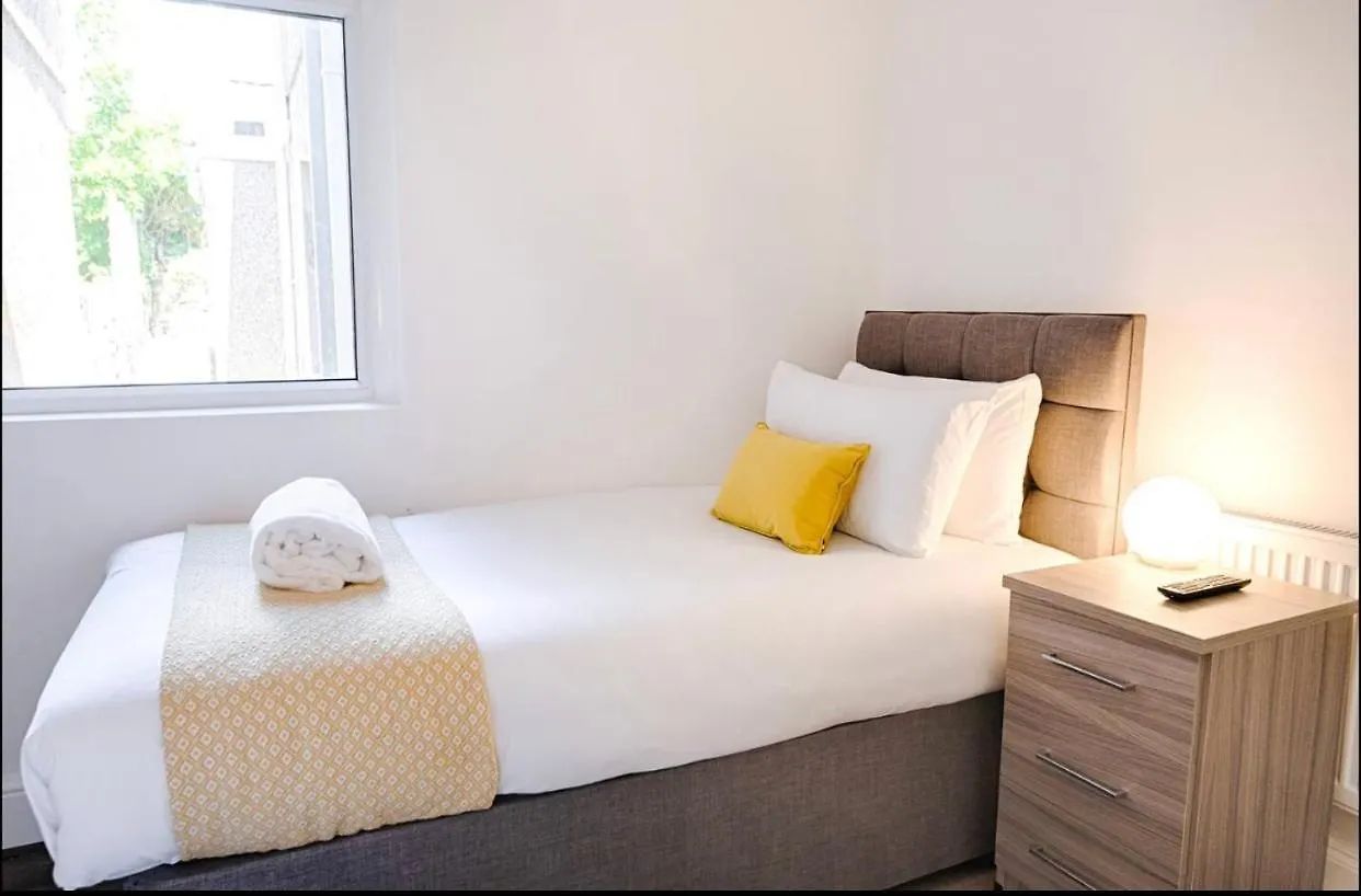 Holiday home 4 Bed Executive Style House - Near City Centre Swansea