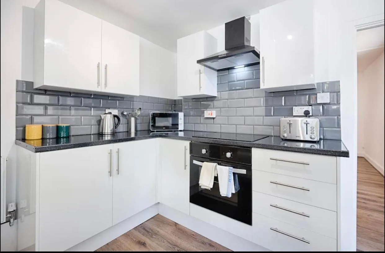4 Bed Executive Style House - Near City Centre Swansea Holiday home