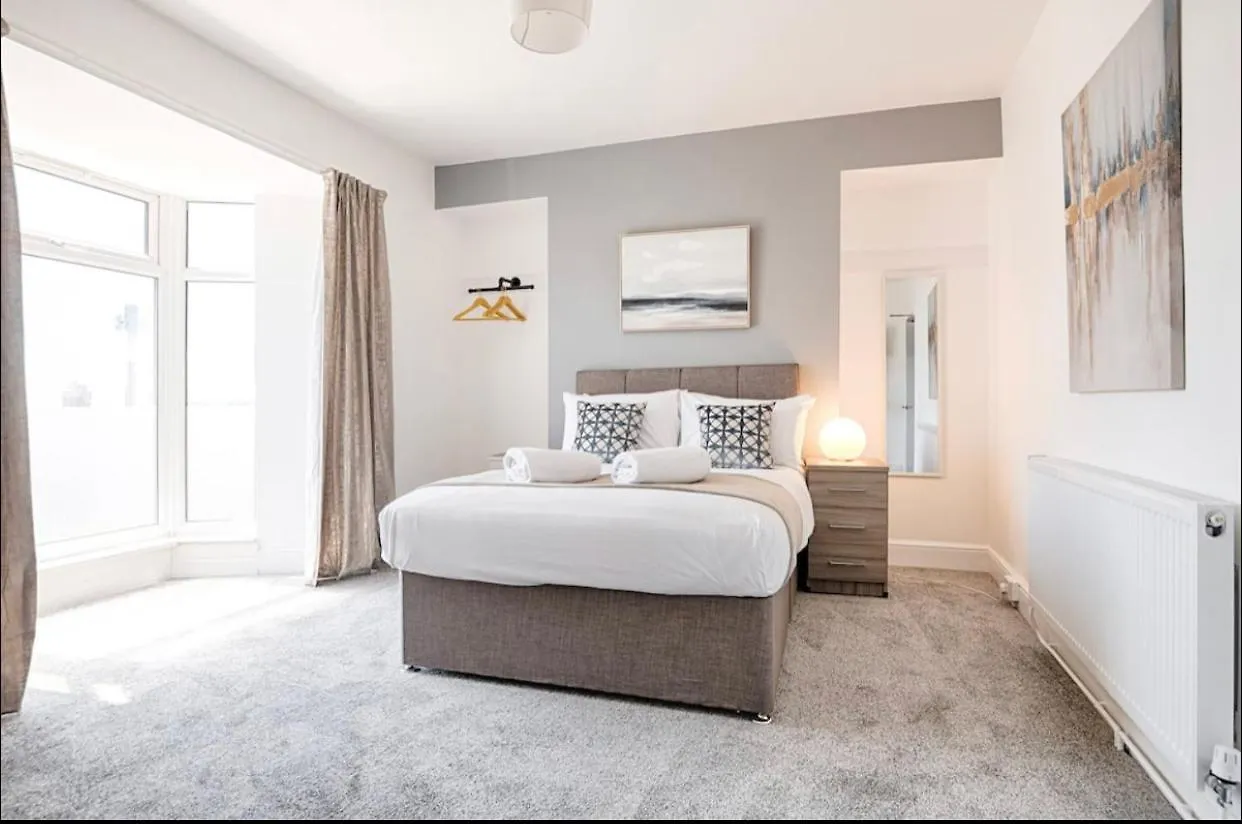 4 Bed Executive Style House - Near City Centre Swansea